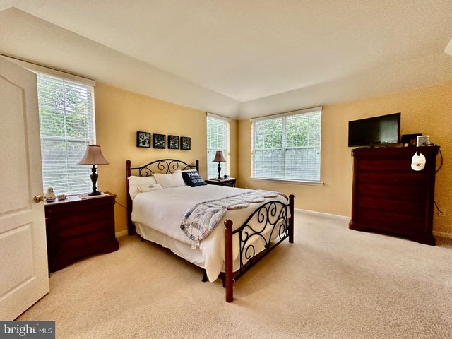 281 HAWTHORNE LN, Barnegat, NJ 08005