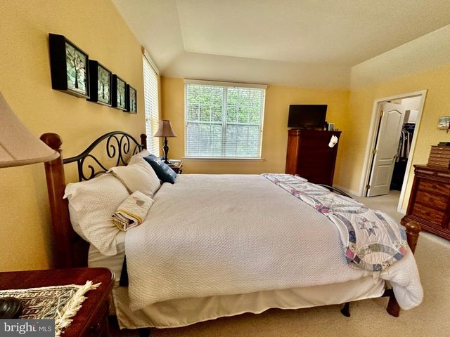 281 HAWTHORNE LN, Barnegat, NJ 08005