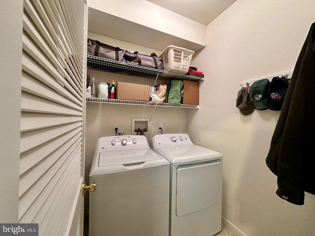 281 HAWTHORNE LN, Barnegat, NJ 08005