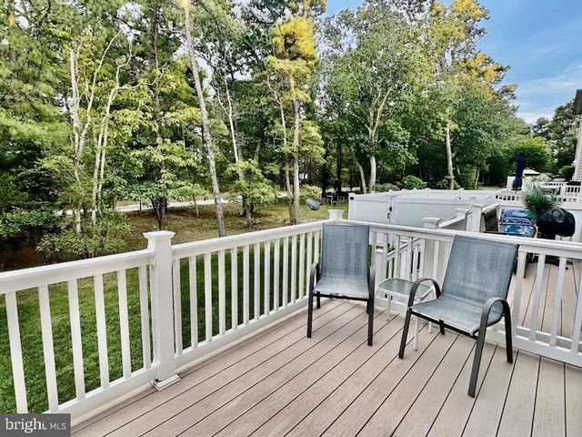 281 HAWTHORNE LN, Barnegat, NJ 08005