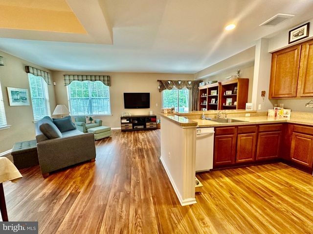 281 HAWTHORNE LN, Barnegat, NJ 08005