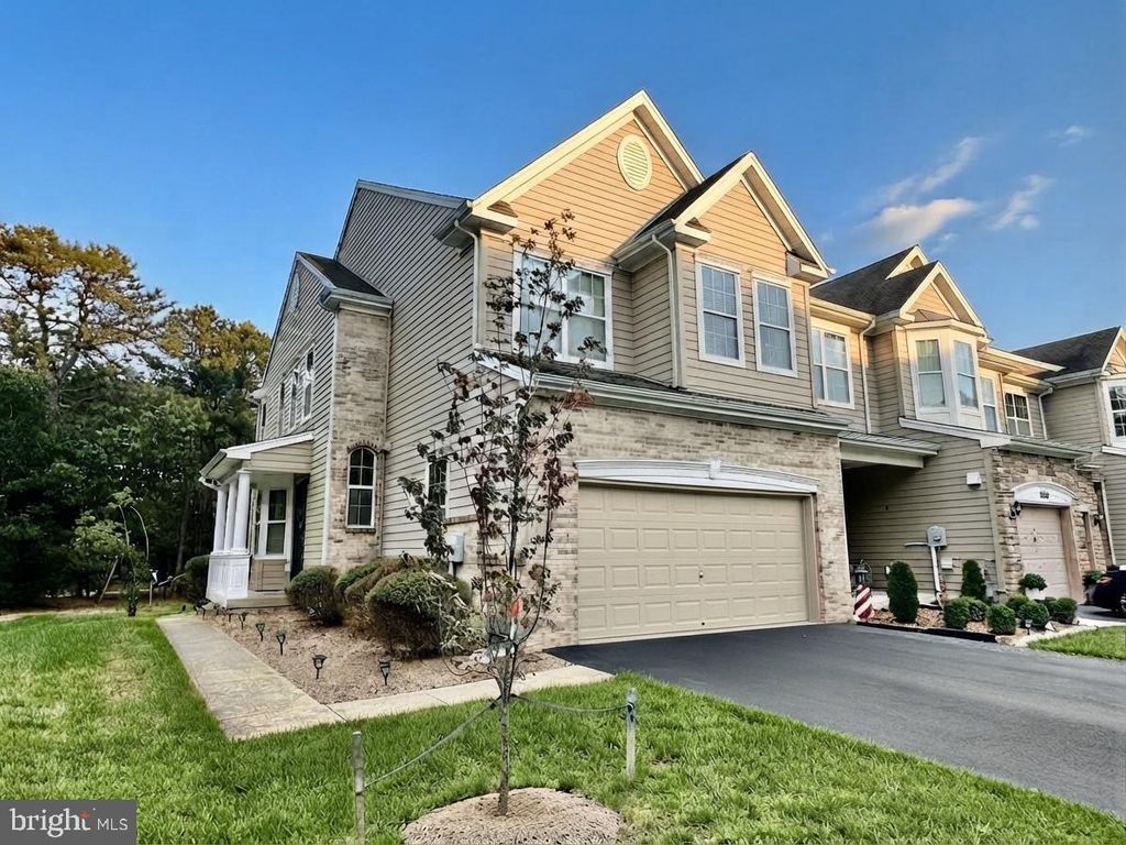 281 HAWTHORNE LN, Barnegat, NJ 08005