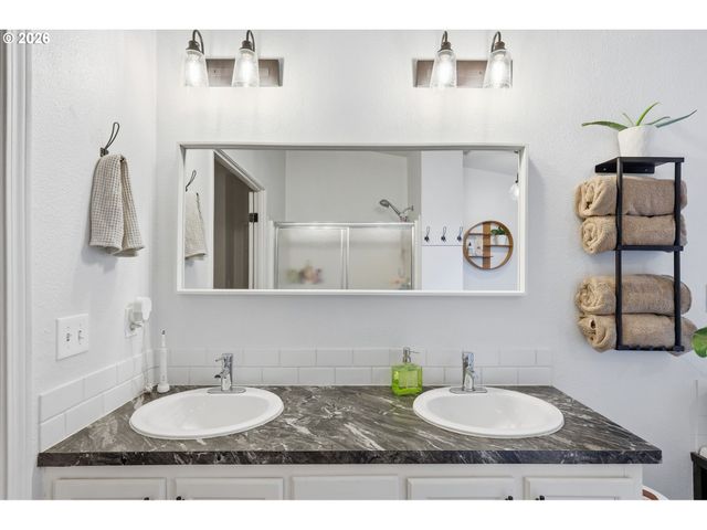 7300 Ne 410TH St, La Center, WA 98629