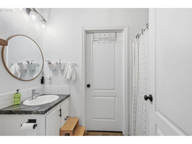 7300 Ne 410TH St, La Center, WA 98629