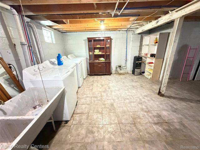 8113 Terry Street, Detroit, MI 48228