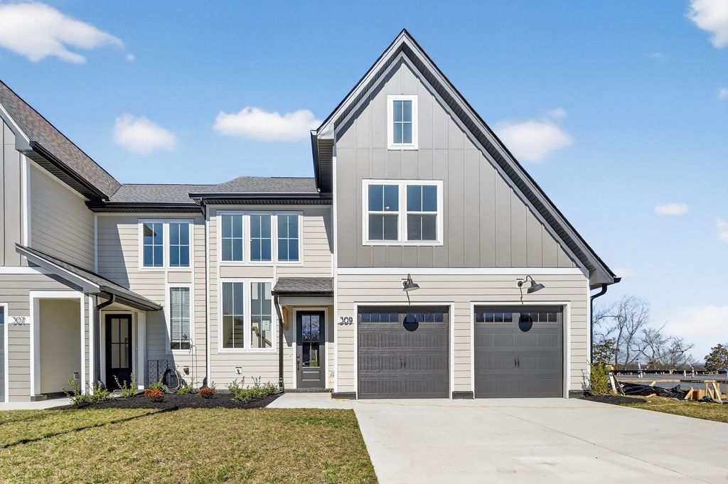 321 Panther Dr, Murfreesboro, TN 37127