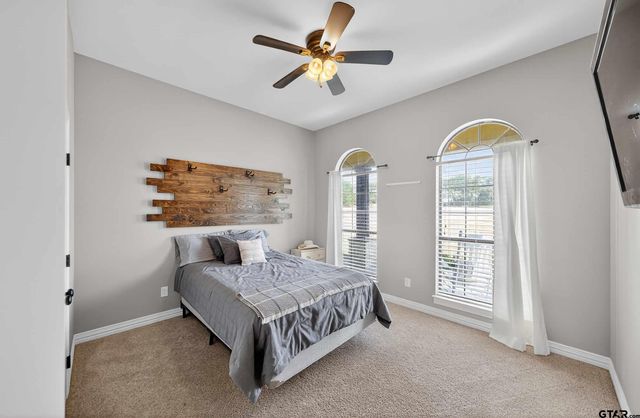 2621 Anderson County Rd 2212, Palestine, TX 75803