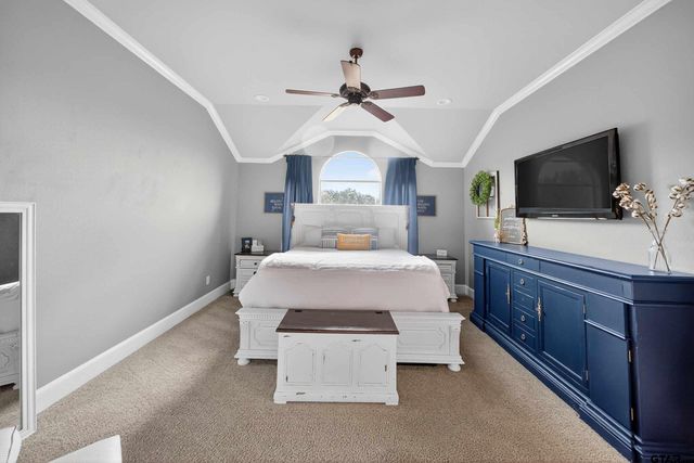 2621 Anderson County Rd 2212, Palestine, TX 75803