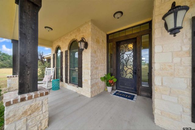 2621 Anderson County Rd 2212, Palestine, TX 75803