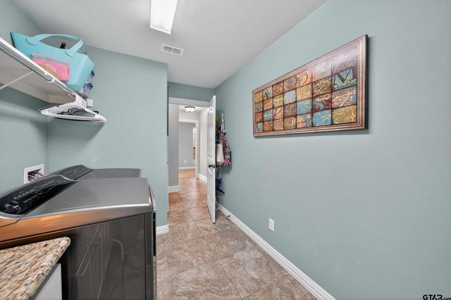 2621 Anderson County Rd 2212, Palestine, TX 75803