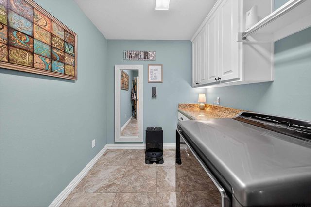 2621 Anderson County Rd 2212, Palestine, TX 75803