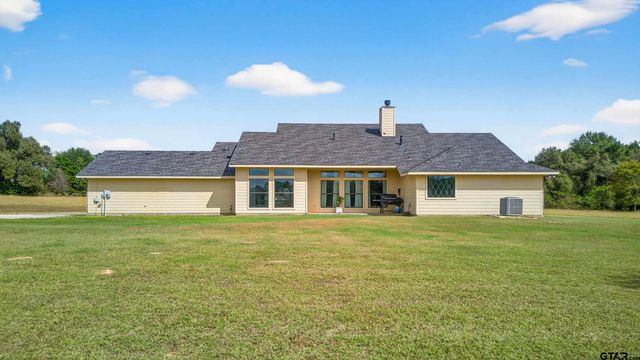 2621 Anderson County Rd 2212, Palestine, TX 75803