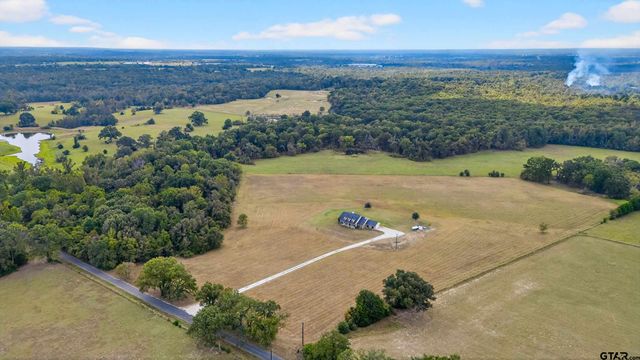 2621 Anderson County Rd 2212, Palestine, TX 75803