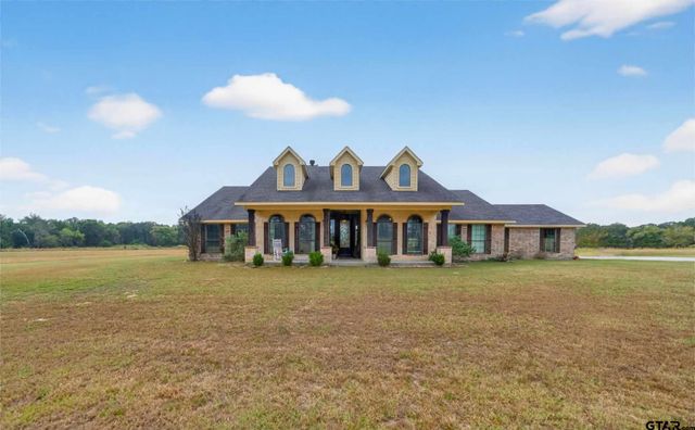 2621 Anderson County Rd 2212, Palestine, TX 75803