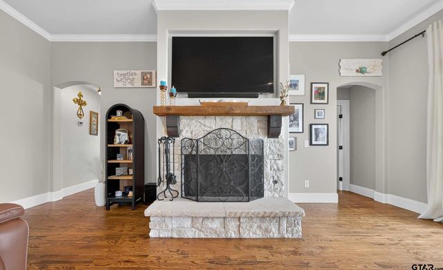 2621 Anderson County Rd 2212, Palestine, TX 75803