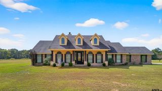 2621 Anderson County Rd 2212, Palestine, TX 75803