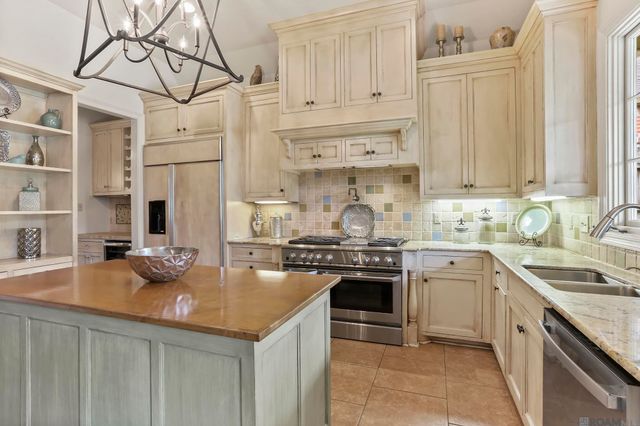 10753 Oakline Dr, Baton Rouge, LA 70809