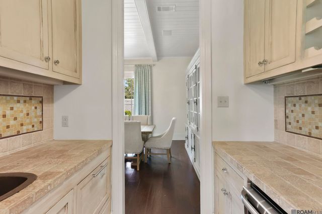 10753 Oakline Dr, Baton Rouge, LA 70809