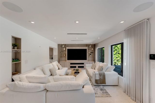 771 Fairway Dr, Miami Beach, FL 33141