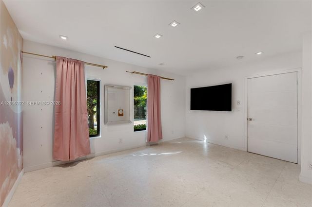 771 Fairway Dr, Miami Beach, FL 33141