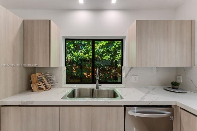 771 Fairway Dr, Miami Beach, FL 33141
