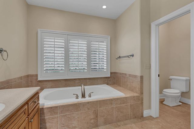 3 N Stagecoach Ct, Wichita, KS 67230