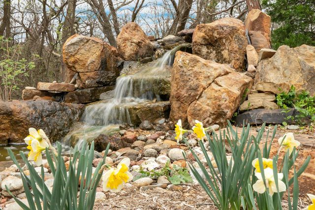 3 N Stagecoach Ct, Wichita, KS 67230