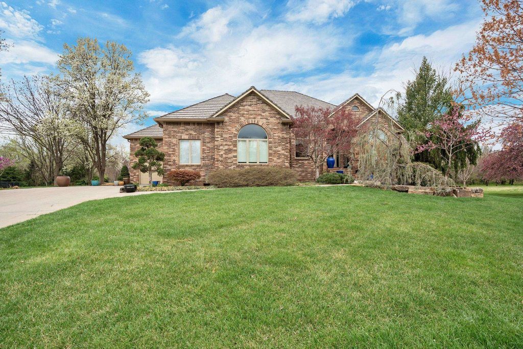 3 N Stagecoach Ct, Wichita, KS 67230