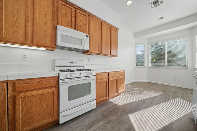 9721 Sand Hollow Way, Elk Grove, CA 95757