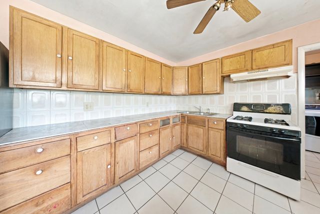 440 Flagstaff Lane, Hoffman Estates, IL 60169