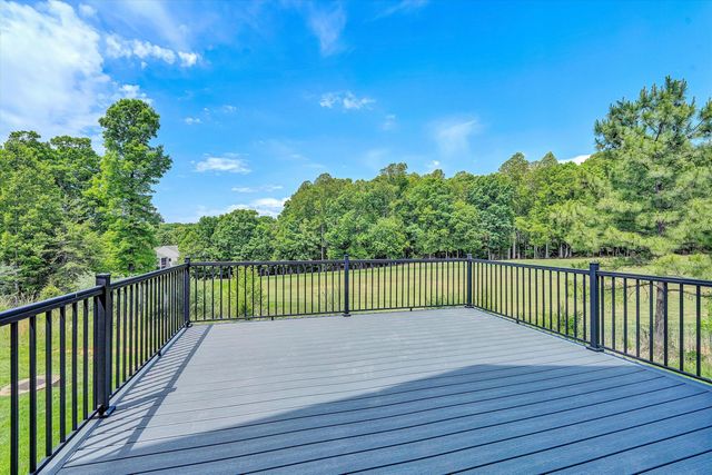 115 Retreat LN, Huddleston, VA 24104