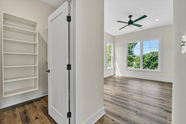 115 Retreat LN, Huddleston, VA 24104