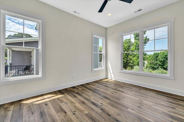 115 Retreat LN, Huddleston, VA 24104