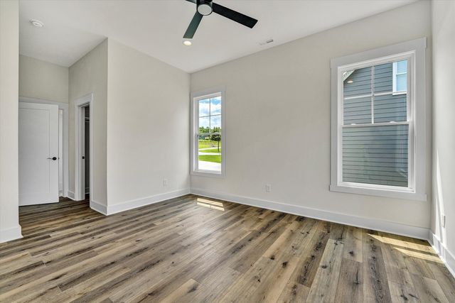 115 Retreat LN, Huddleston, VA 24104