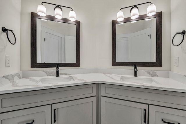 115 Retreat LN, Huddleston, VA 24104