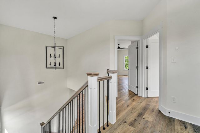 115 Retreat LN, Huddleston, VA 24104