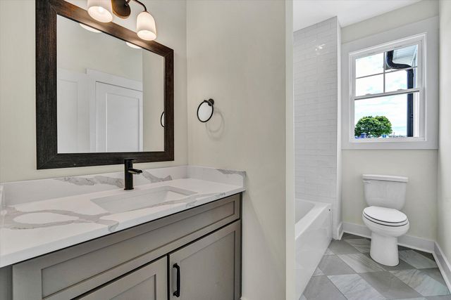 115 Retreat LN, Huddleston, VA 24104