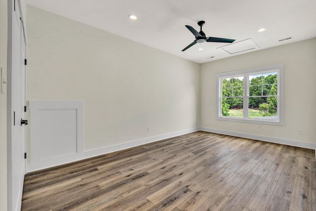 115 Retreat LN, Huddleston, VA 24104