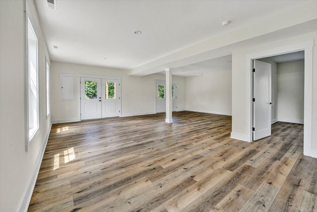 115 Retreat LN, Huddleston, VA 24104