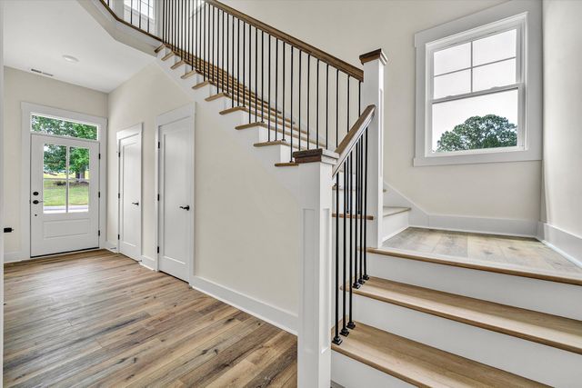 115 Retreat LN, Huddleston, VA 24104