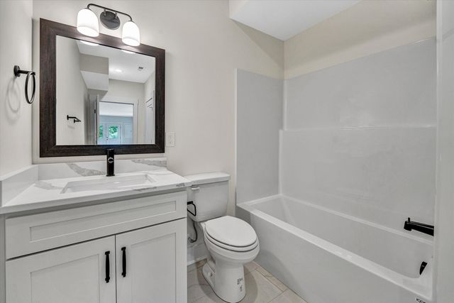 115 Retreat LN, Huddleston, VA 24104