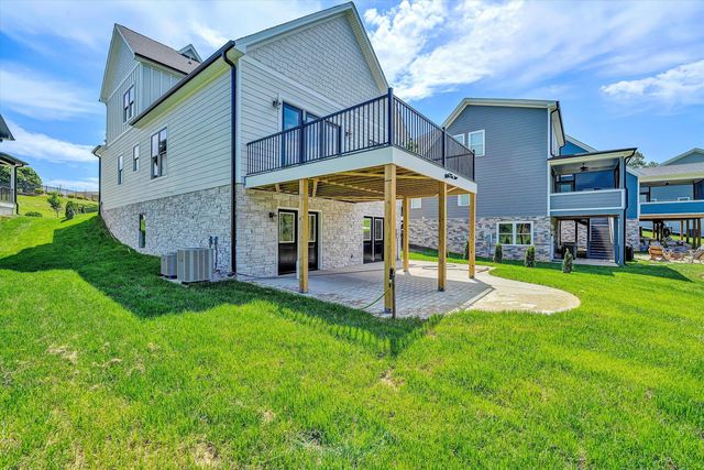 115 Retreat LN, Huddleston, VA 24104