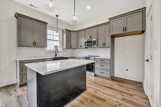 115 Retreat LN, Huddleston, VA 24104