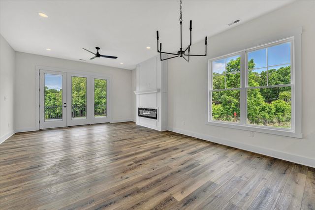 115 Retreat LN, Huddleston, VA 24104