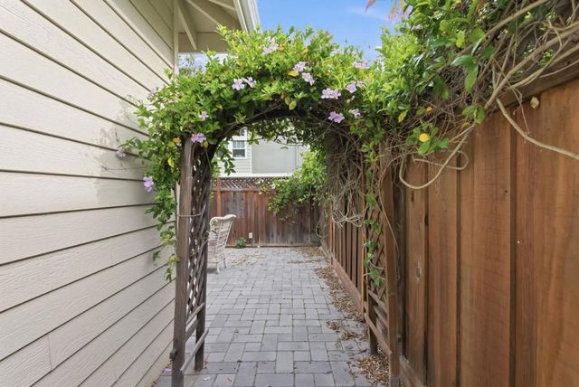 1914 Newman Place, Mountain View, CA 94043