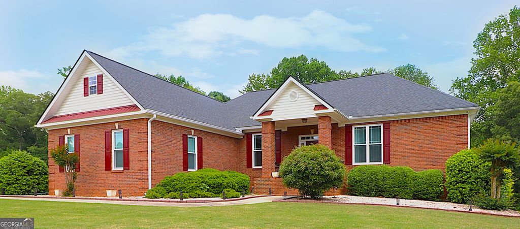 4684 Martins Crossing West Drive, Flowery Branch, GA 30542