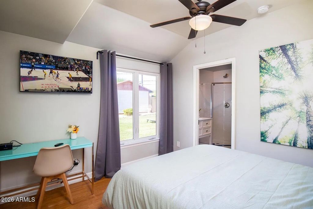 Image 14 of property listing at 922 W Roosevelt Street, Phoenix, AZ 85007