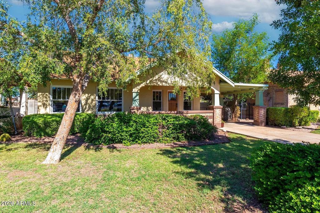 Image 2 of property listing at 922 W Roosevelt Street, Phoenix, AZ 85007
