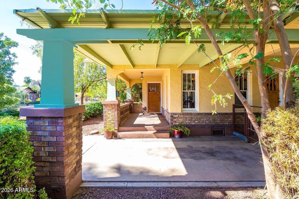 Image 3 of property listing at 922 W Roosevelt Street, Phoenix, AZ 85007