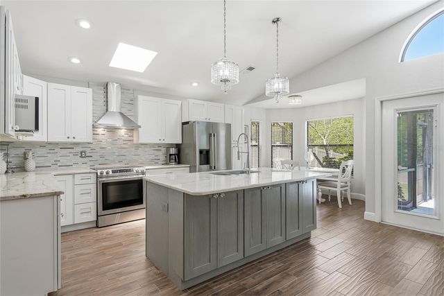 5274 WHITE SAND CIRCLE NE, St Petersburg, FL 33703